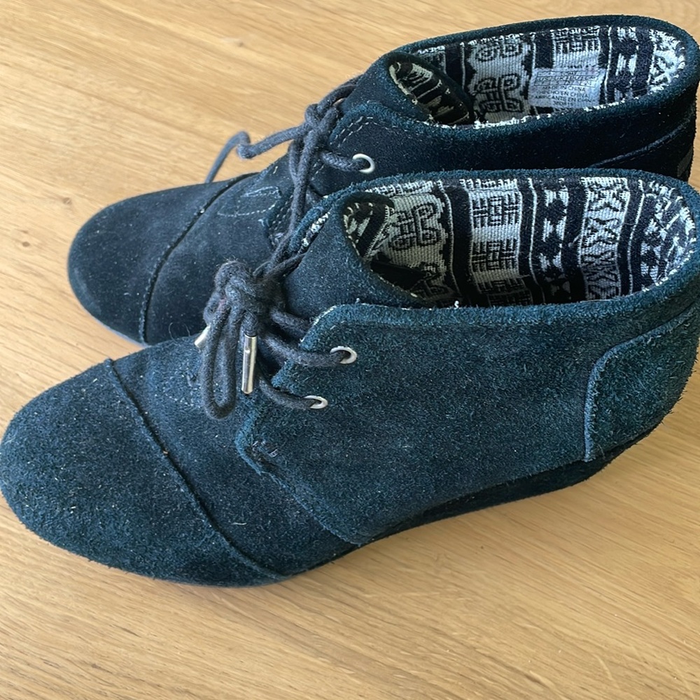 Size 7 Nubuck Tom wedges